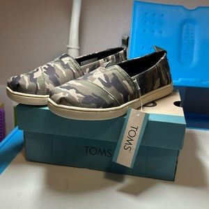 Camo Toms